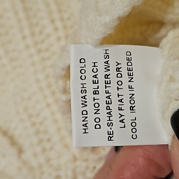 Jodifl Sweater - Picture 14 of 14